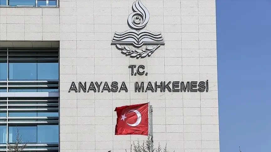SİGORTA TAHKİM KOMİSYONUNA BAŞVURMUŞ OLMAK ADİL YARGILANMA HAKKINA İLİŞKİN İDDİALARINI DENETLETME İMKÂNINDAN KENDİ İRADESİYLE VAZGEÇTİĞİ ANLAMI TAŞIR